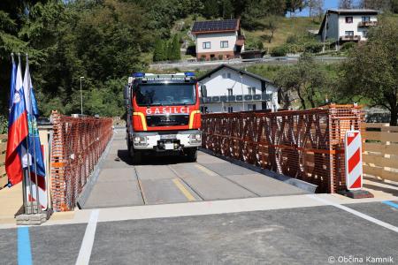 Začasni most v Stranjah povezal levi in desni breg Kamniške Bistrice (30)